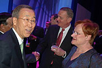 Presidentti Halonen ja YK:n pääsihteeri Ban Ki-moon keskustelevat huippukokouksen illallisella. Kuva: Kari Mokko 